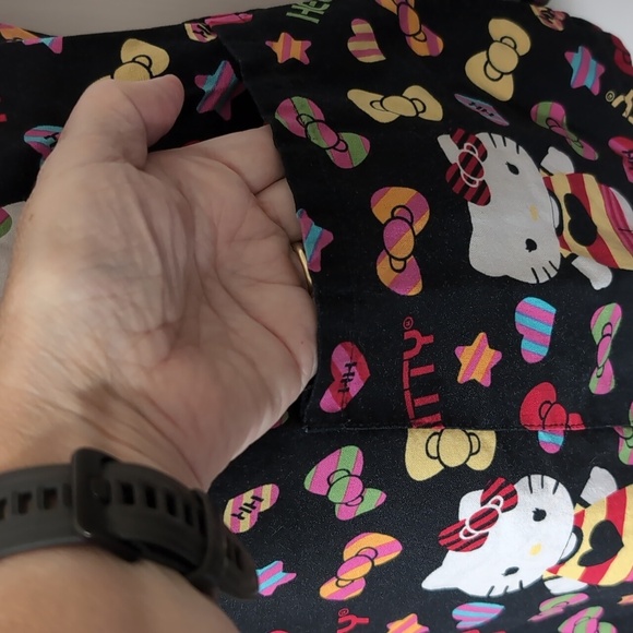 Hello Kitty Scrub Top Size medium - Picture 4 of 10